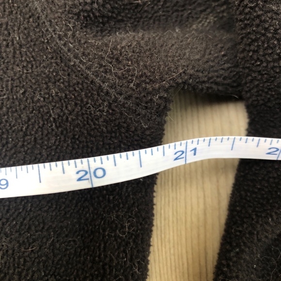 Black fleece sweater size medium, with pockets and 3/4 zip - Picture 3 of 3